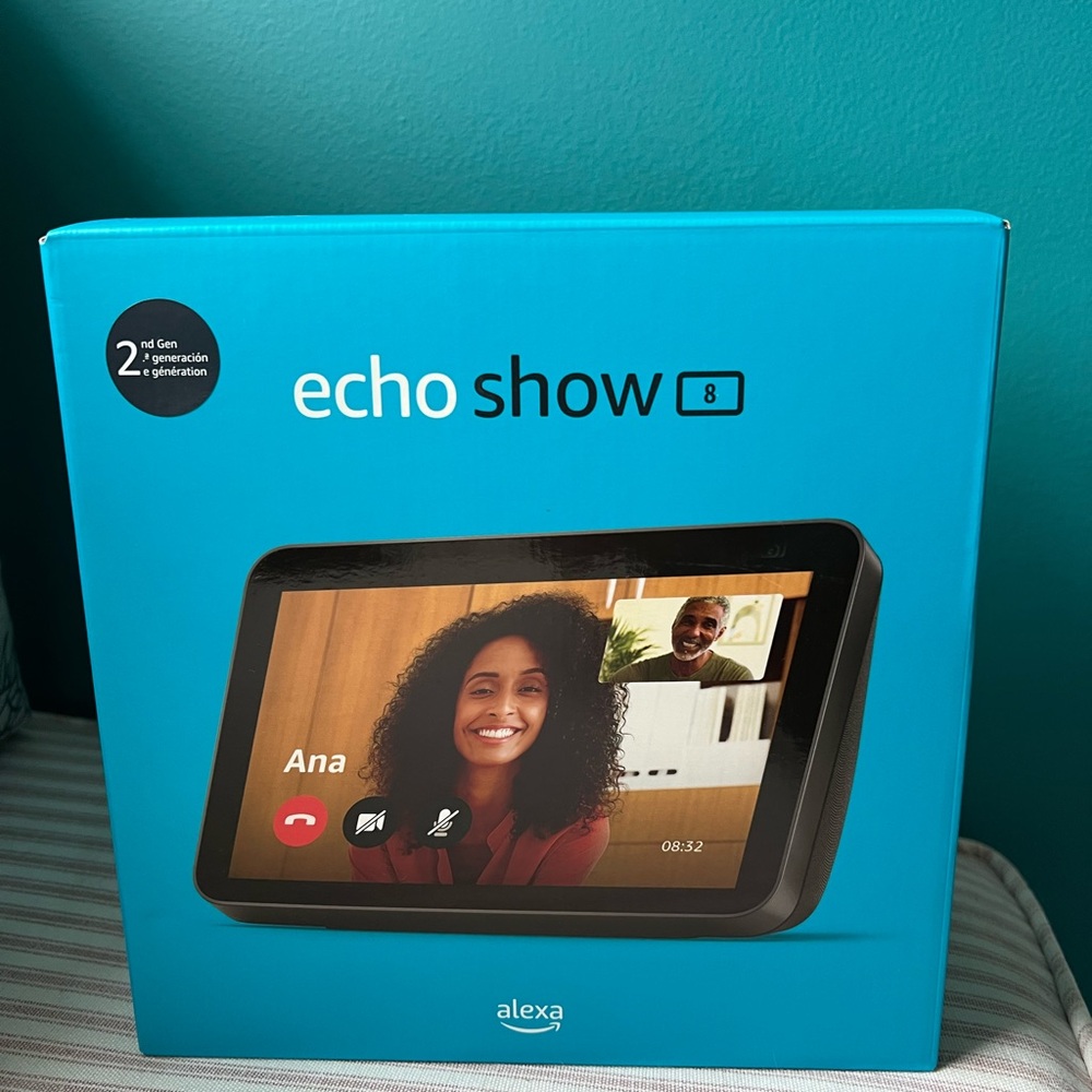 NWT Amazon Echo Show 8 - Black